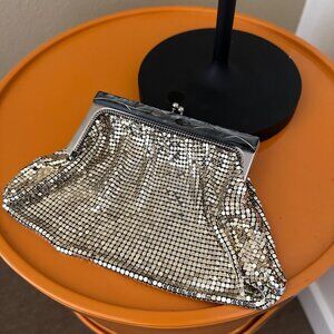 Vintage Whiting & Davis Mesh Clutch Purse silver Evening Bag Missing a tiny leaf